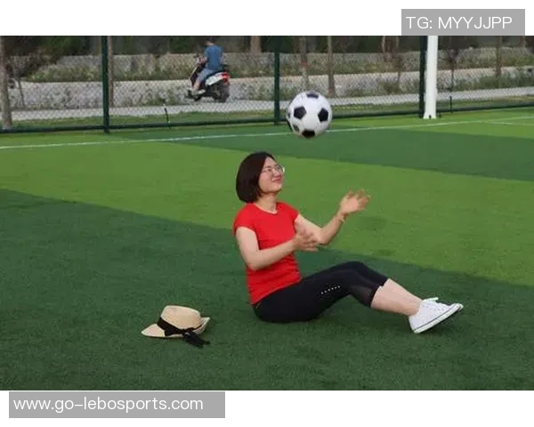 世界足球宝贝的魅力与风采探秘足球与时尚的完美结合之旅